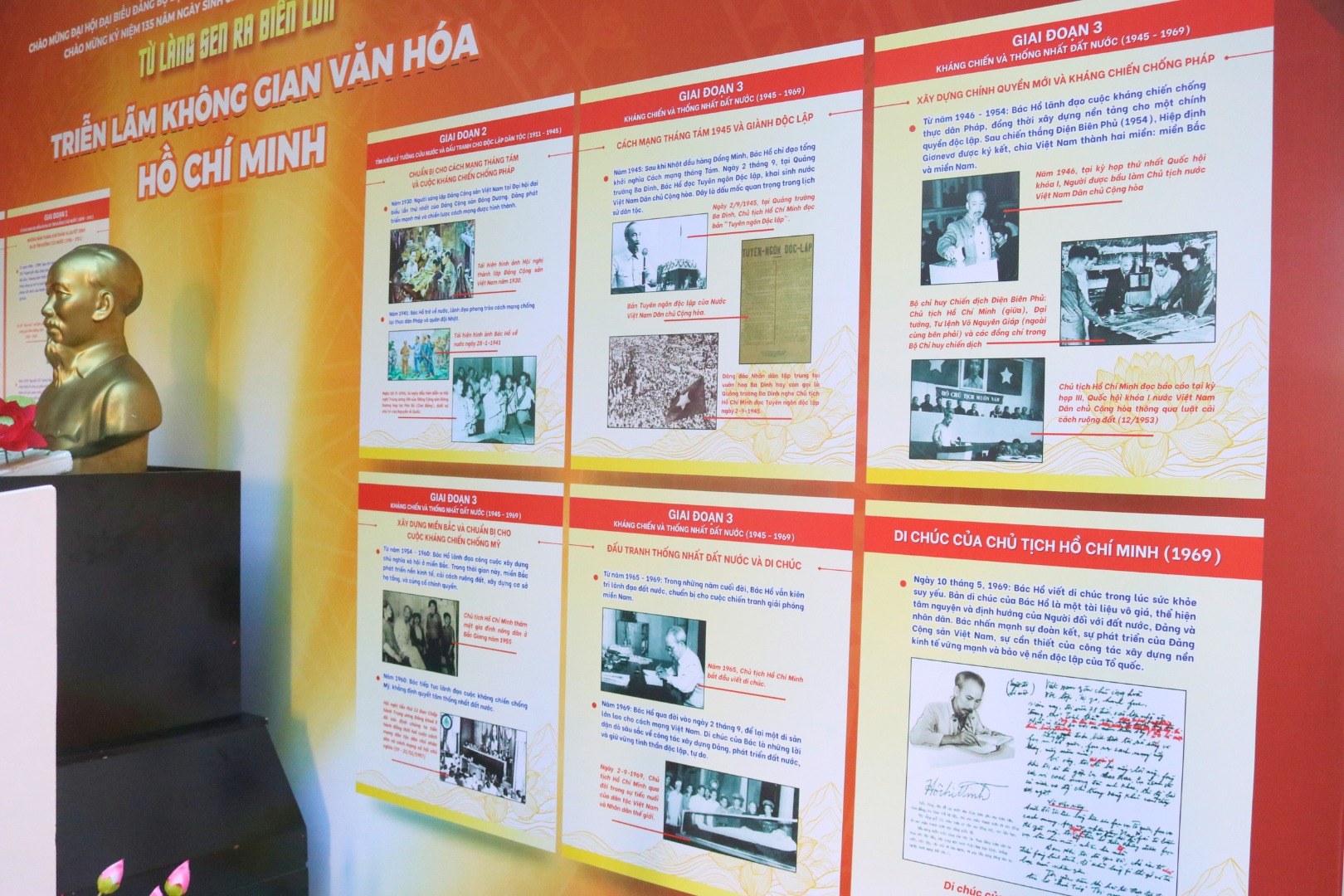 Triển lãm ảnh và infographic về hành trình tìm đường cứu nước