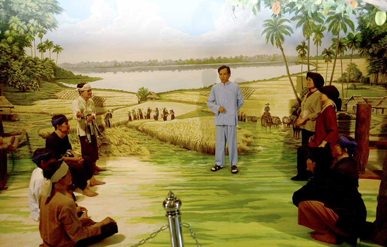 Hình ảnh Bác Hồ với người dân Thái Lan trưng bày tại Làng hữu nghị Thái Lan - Việt Nam tại tỉnh Nakhonphanom.