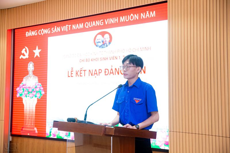 Đ/c Võ Phi Hùng Phát thay mặt các Đảng viên mới được kết nạp phát biểu cảm nghĩ